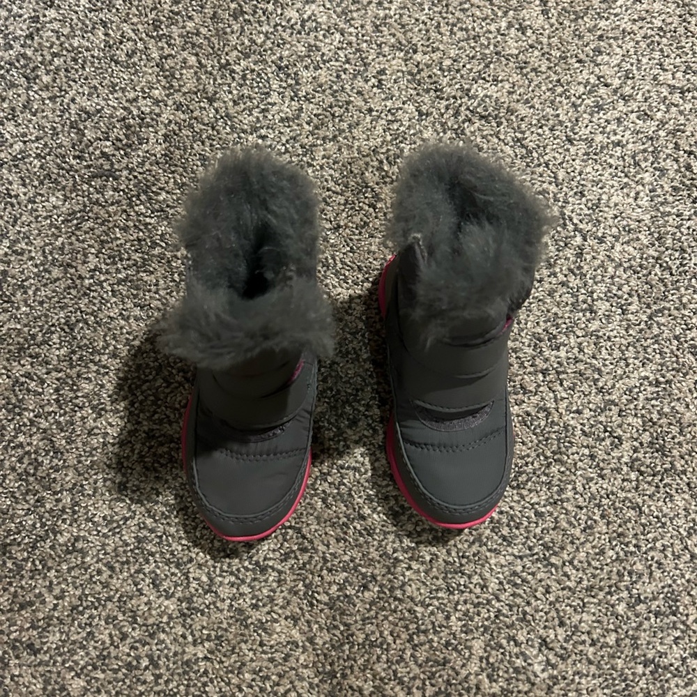 Sorel Whitney Strap Snow Boot in Quarry/Ultra Pink, Toddler 6. Unworn.